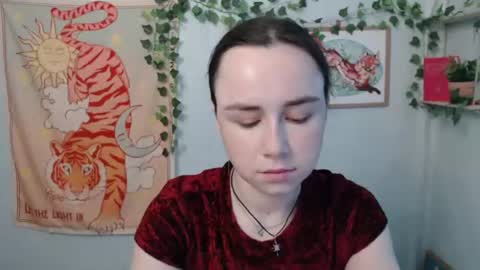 veryveryvery_shy online show from June 25, 5:34 am