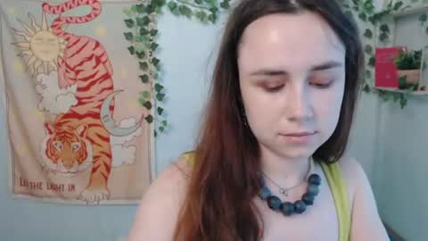 veryveryvery_shy online show from June 30, 10:25 am