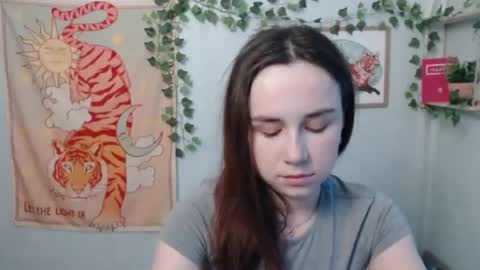 veryveryvery_shy online show from June 17, 5:45 am
