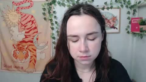 veryveryvery_shy online show from June 15, 5:43 am