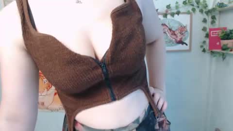 veryveryvery_shy online show from July 25, 6:00 am