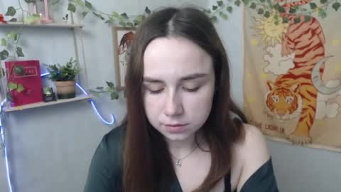 veryveryvery_shy online show from April 25, 5:42 am