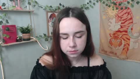 veryveryvery_shy online show from April 29, 5:45 am