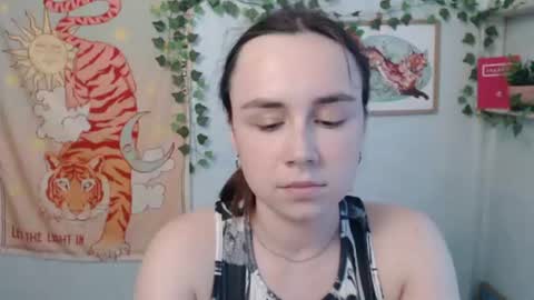 veryveryvery_shy online show from June 20, 9:15 am