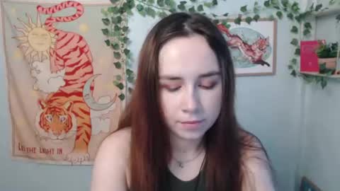 veryveryvery_shy online show from June 29, 5:37 am
