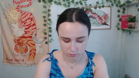 veryveryvery_shy online show from July 17, 10:50 am