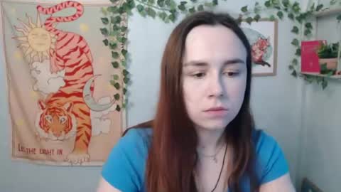 veryveryvery_shy online show from June 26, 5:35 am