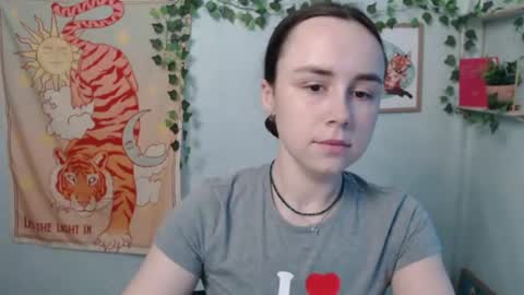 veryveryvery_shy online show from July 2, 5:34 am
