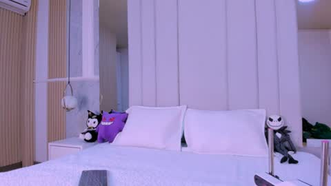 Vesper Velvet  online show from July 19, 1:03 pm