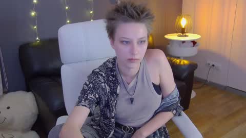 Snapshot of via_mayer chatting on January 23, 3:43 pm Via online show from January 23, 3:43 pm