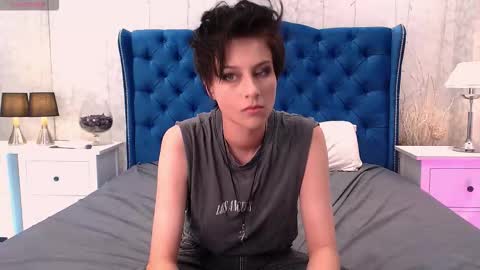 Snapshot of via_mayer chatting on September 23, 9:54 pm Via online show from September 23, 9:54 pm