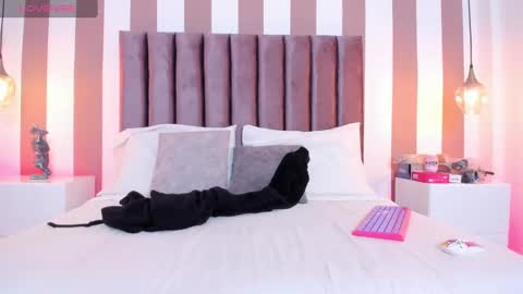 Snapshot of viannca__ chatting on October 6, 3:08 pm Ariana online show from October 6, 3:08 pm