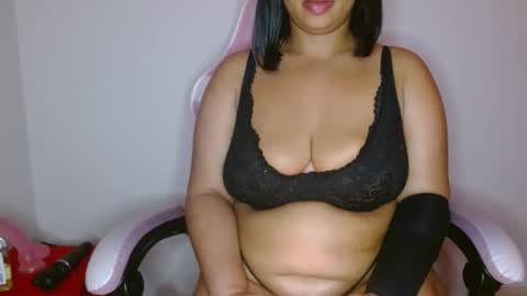 vibe_xxxo online show from May 4, 5:36 am