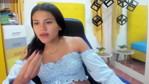 nahomy online show from February 12, 11:51 am