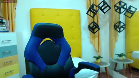 nahomy online show from February 4, 12:22 pm