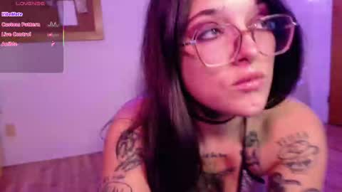 Snapshot of viciousdesire chatting on October 3, 1:04 am Vitoria Dee online show from October 3, 1:04 am