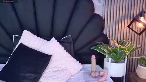 vicky_lopezz_ online show from April 25, 4:03 am