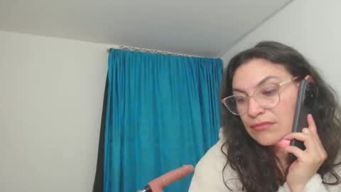 vickyjuice1 online show from May 5, 1:45 am