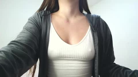 Victoria  online show from May 6, 3:01 am