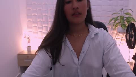 Snapshot of victoria_243 chatting on October 10, 3:12 am victoria online show from October 10, 3:12 am