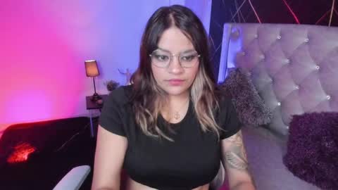 victoria_floyd1 online show from May 1, 9:31 pm