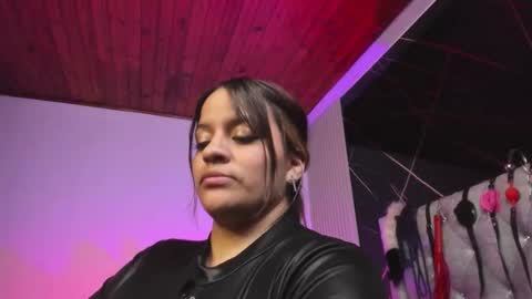 victoria_floyd1 online show from February 18, 10:42 pm