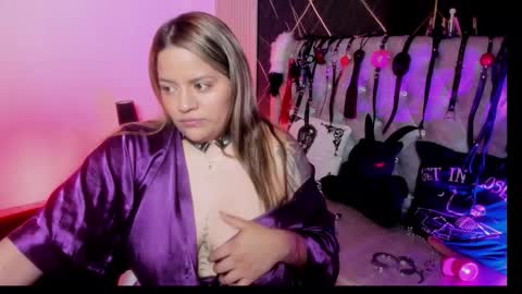 victoria_floyd1 online show from September 12, 9:28 pm