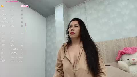 victoria_pachon online show from July 18, 9:55 am