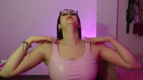 Victoria online show from November 24, 9:02 pm