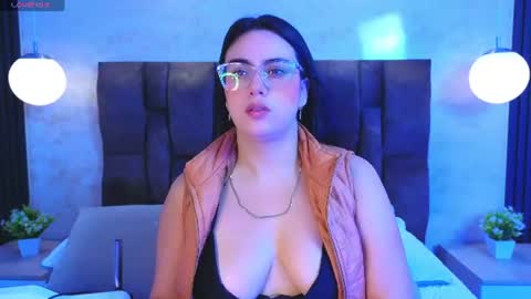 Victoria Andrade online show from July 2, 11:48 am