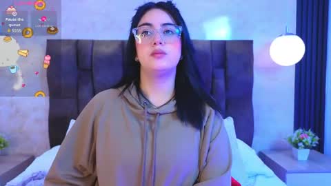 Victoria Andrade online show from July 12, 12:41 pm