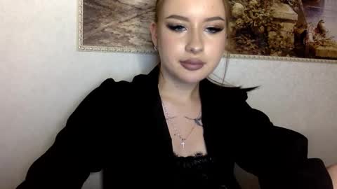 Snapshot of victoriacrystal_ chatting on October 7, 7:43 pm victoriacrystal_ online show from October 7, 7:43 pm