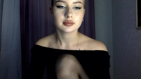 Snapshot of victoriacrystal_ chatting on September 25, 8:16 pm victoriacrystal_ online show from September 25, 8:16 pm