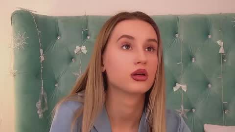 Victoria online show from December 13, 8:04 pm