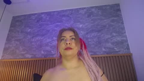 victoriamil1 online show from October 25, 9:04 pm