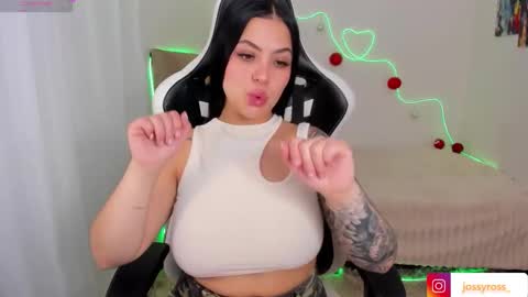 V  I C  T O R I A  online show from November 24, 6:39 pm