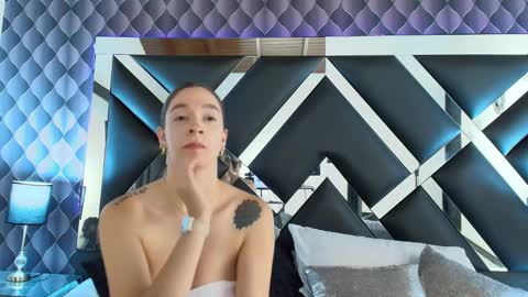 Snapshot of victtoria_lee chatting on February 4, 10:45 pm victtoria lee online show from February 4, 10:45 pm