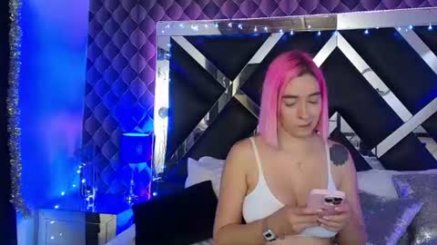 victtoria lee online show from August 3, 7:31 pm