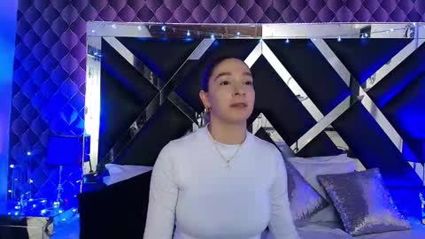 victtoria lee online show from February 2, 6:59 pm