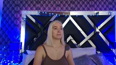 victtoria lee online show from February 10, 7:39 pm