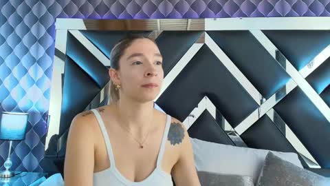 Snapshot of victtoria_lee chatting on February 4, 7:22 pm victtoria lee online show from February 4, 7:22 pm