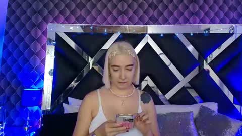 victtoria lee online show from July 1, 7:33 pm