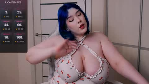 viesica_ online show from May 6, 1:28 pm