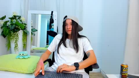 viictoriiasaenz online show from April 29, 5:34 am