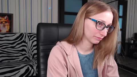 Snapshot of vikaericka chatting on February 28, 6:32 am Vika online show from February 28, 6:32 am