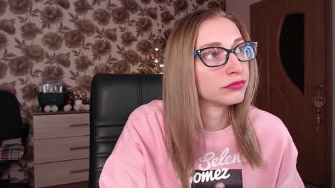 Snapshot of vikaericka chatting on December 23, 5:00 pm Vika online show from December 23, 5:00 pm