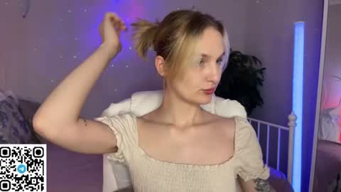 Vikky online show from June 11, 2:53 am