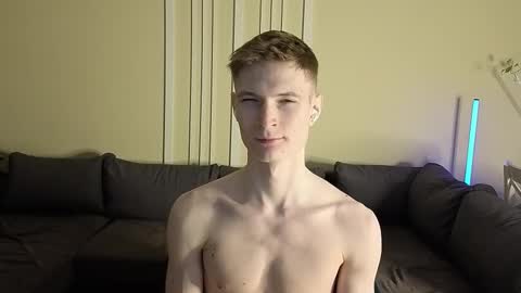 Max online show from February 22, 9:17 pm