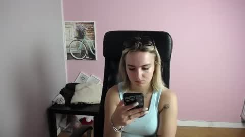 viktoria_lovely online show from June 26, 7:14 am