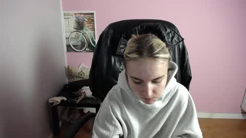 viktoria_lovely online show from April 2, 7:15 am